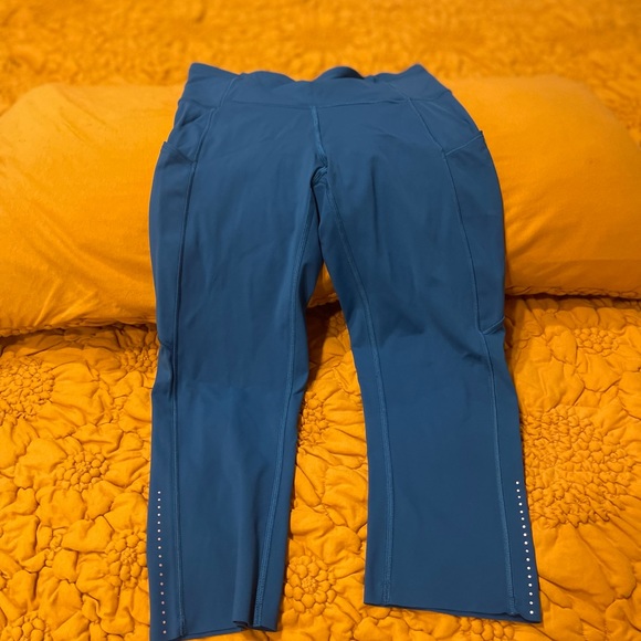 3 PAIRS of Size 6 Lululemon Leggings EUC All 3 pairs included - Picture 9 of 13